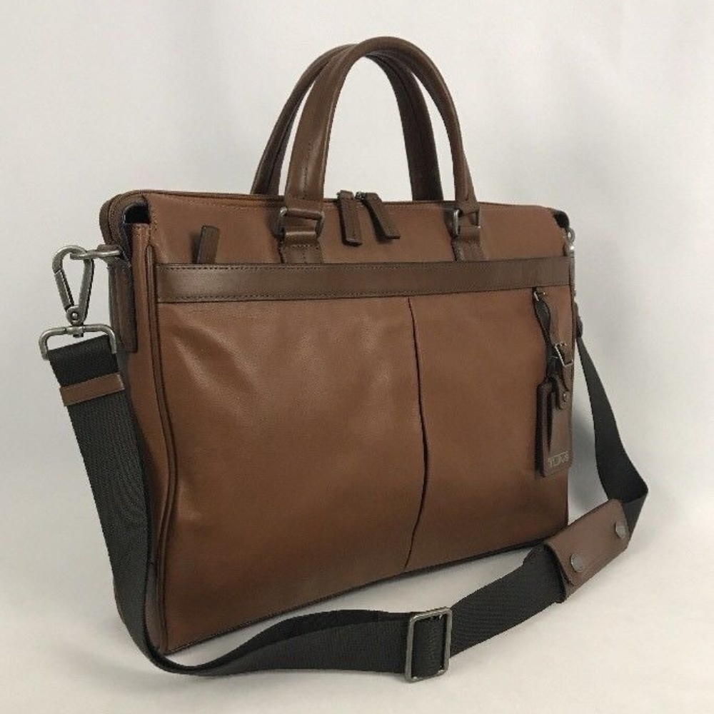 --> Tumi Tan Brown Leather Slim Zip Top Easton <--